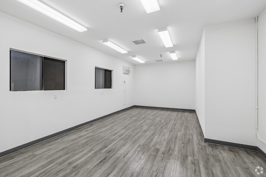 More Photos Of 4800 LittleJohn St, Baldwin Park Warehouse For Lease
