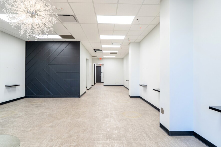 More Photos Of 6170 Bennett Dr, Edwardsville General Retail For Lease
