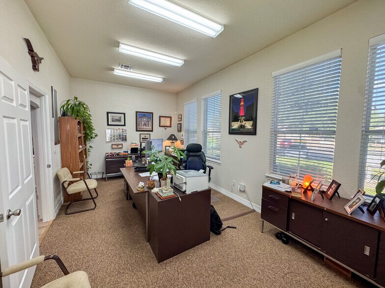 More Photos Of 600 Round Rock West, Round Rock Medical For Lease