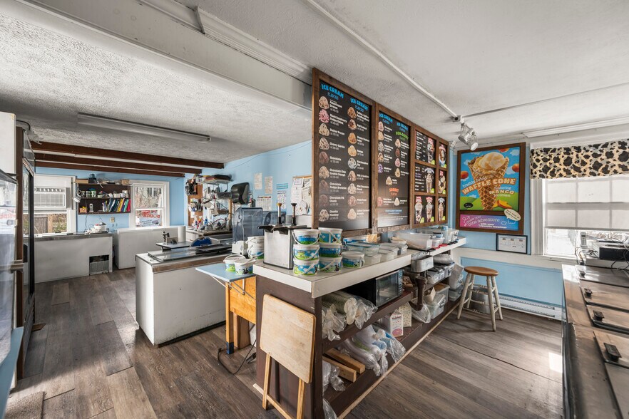 More Photos Of 3-5 Union St, Kennebunkport Storefront Retail Office For Sale