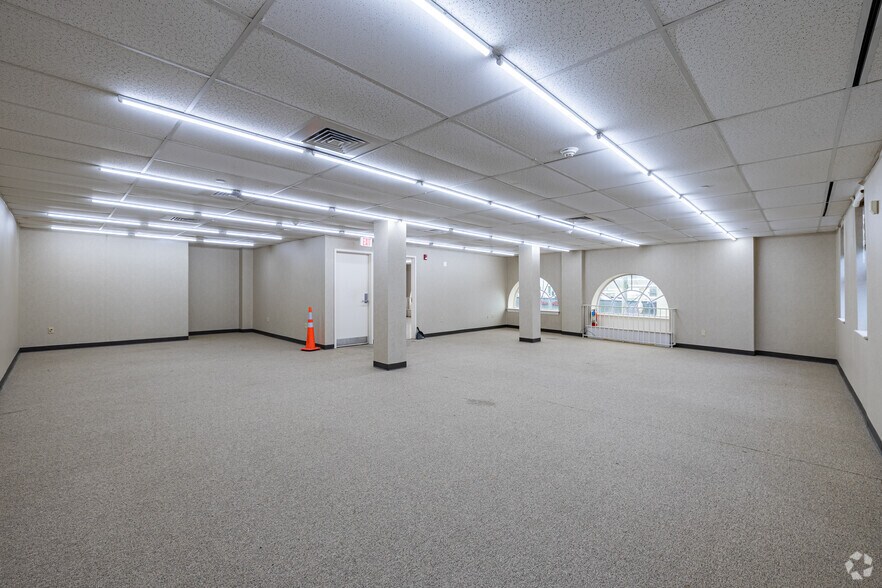 More Photos Of 201 N Wood Ave, Linden Bank For Lease