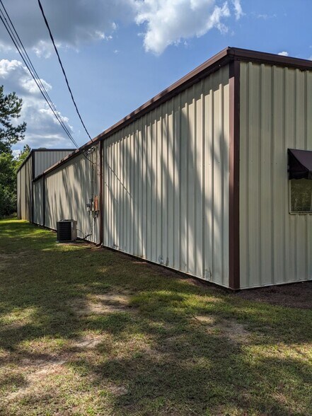 More Photos Of 3140 Lees Ln, Mobile Light Distribution For Sale