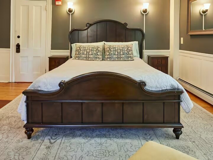 More Photos Of 722 Main St, Bennington Freestanding For Sale