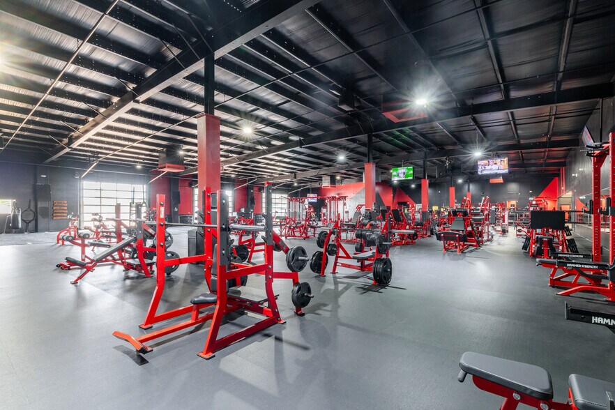 More Photos Of 3333 W Hefner Rd, Oklahoma City Sports And Entertainment For Lease