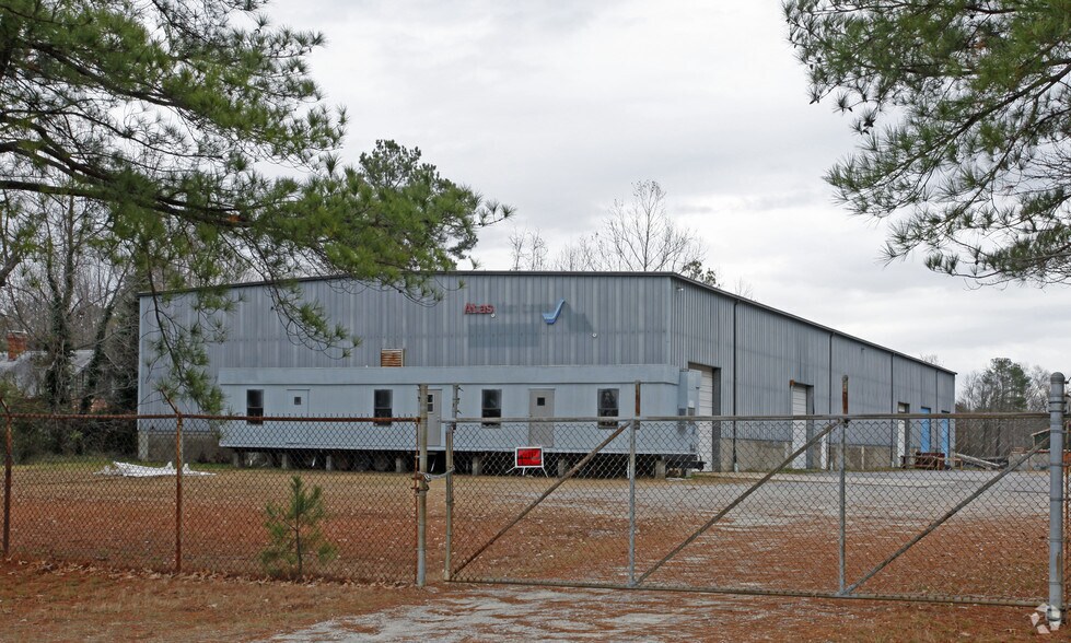 More Photos Of 16411 Jefferson Davis Hwy, Chester Warehouse For Lease