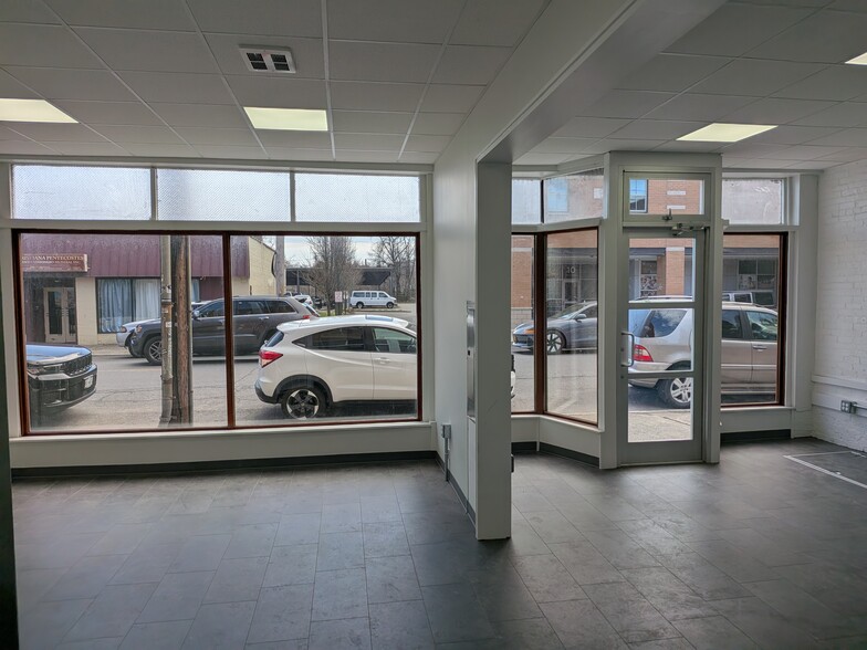 More Photos Of 3 Cedar St, Kingston Storefront Retail Office For Lease