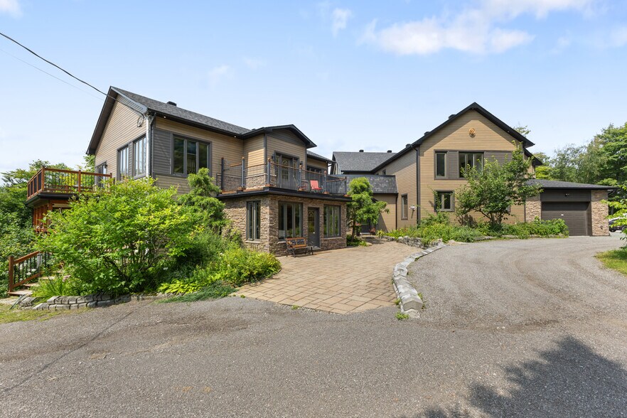 More Photos Of 57 Rue Allan, Brownsburg-chatham Apartments For Sale