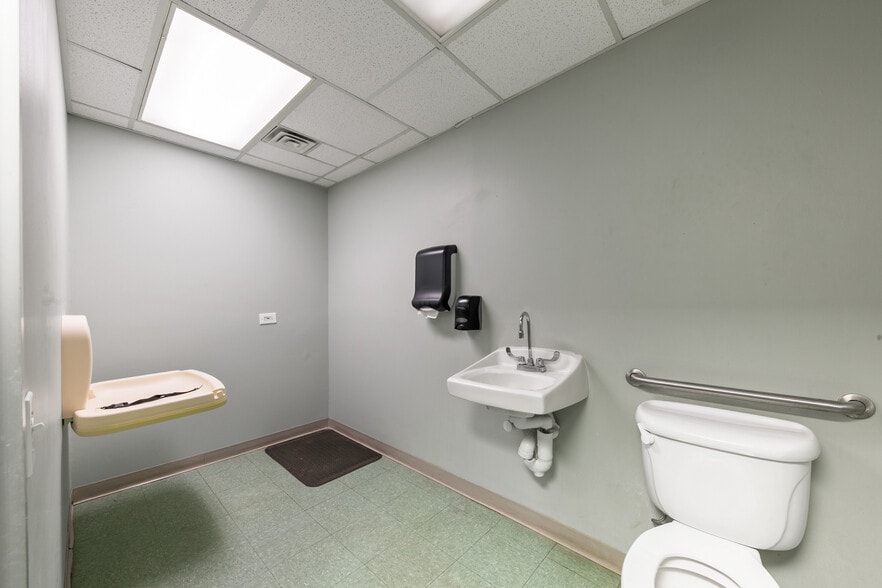 More Photos Of 3828 Avenue N, Galveston Hospital For Lease