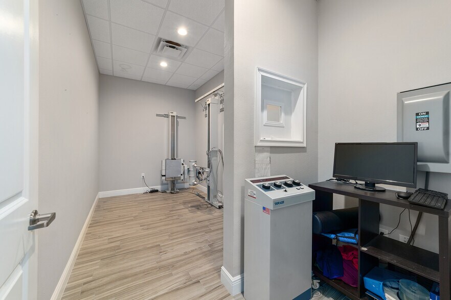 More Photos Of 809 County Road 466, The Villages Medical For Sale