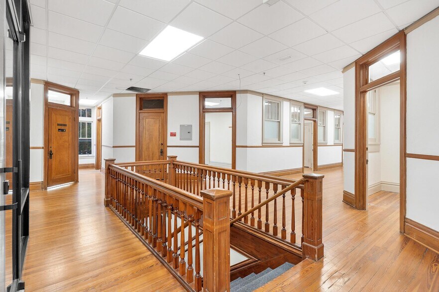 More Photos Of 410 W Main St, Leesburg Office For Lease
