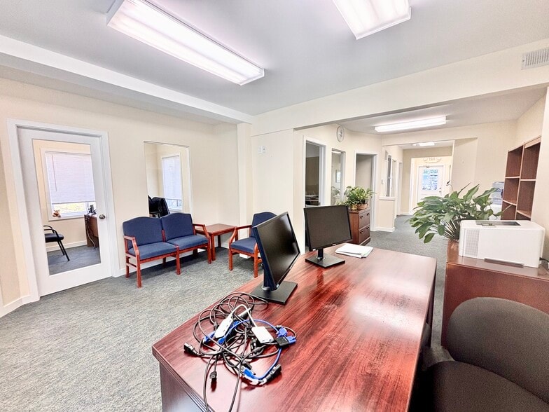 More Photos Of 543 Newfield Ave, Stamford Storefront Retail Residential For Lease