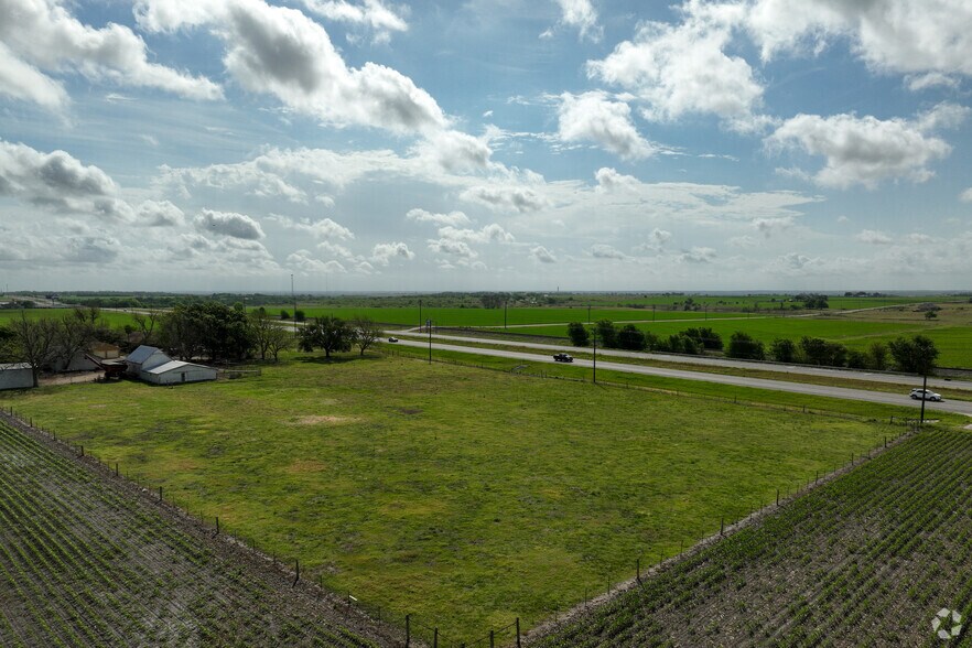 More Photos Of 21813 US-79 Hwy, Taylor Distribution For Lease