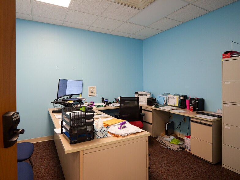More Photos Of 2321 W Grand Ave, Wisconsin Rapids Office For Sale