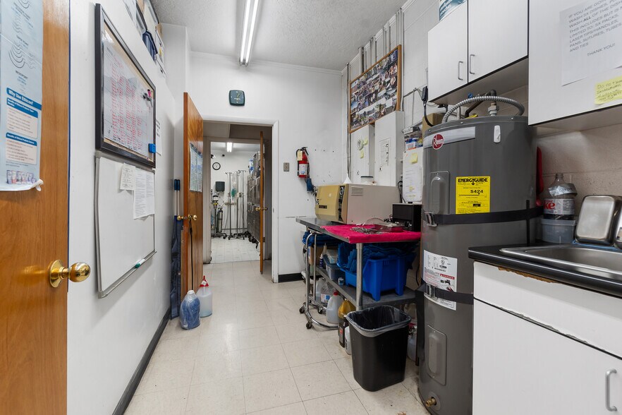 More Photos Of 208 S Washington Blvd, Ogden General Retail For Sale