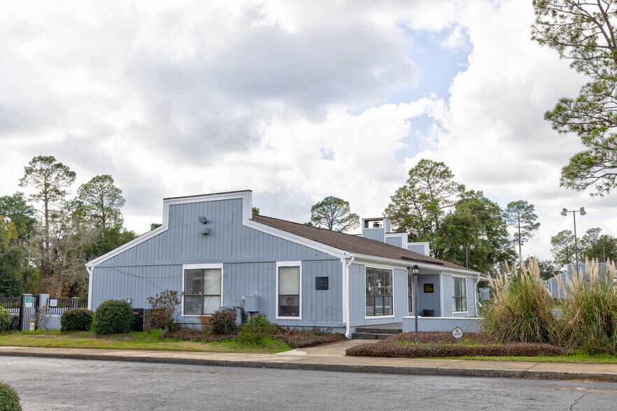 More Photos Of 333 S Mock Rd, Albany Apartments For Sale