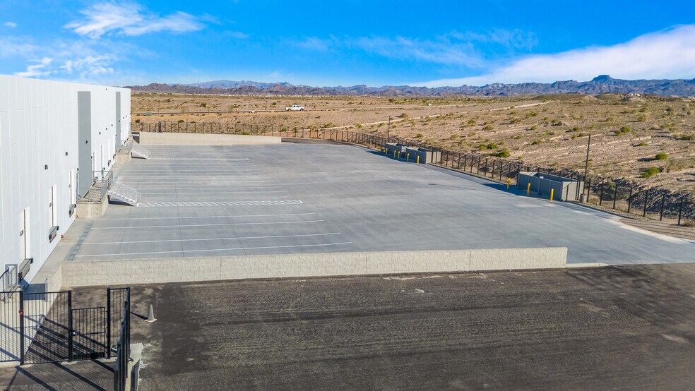 More Photos Of Laughlin Ranch Blvd, Bullhead City Warehouse For Lease