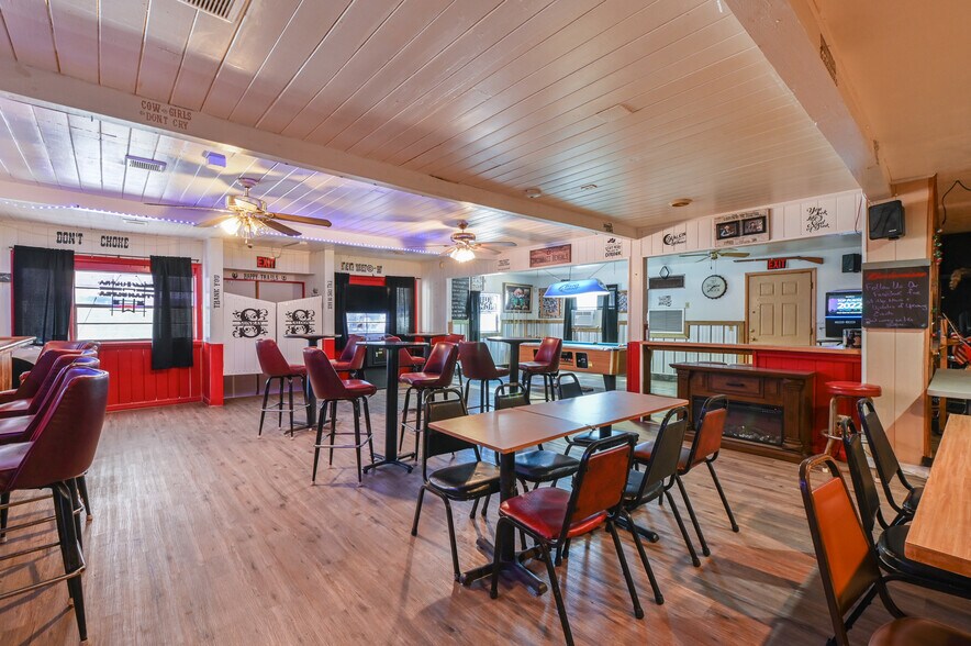 More Photos Of 2451 SE Highway 41, Morriston Bar For Sale