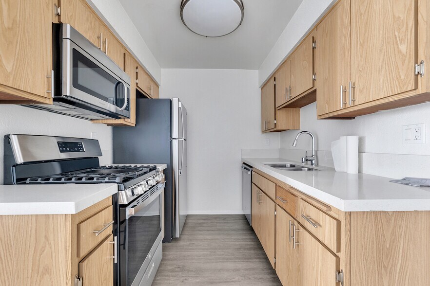 More Photos Of 14218 Victory Blvd, Van Nuys Apartments For Sale