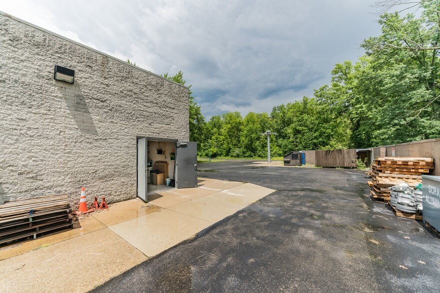 More Photos Of 3825 Columbus Rd, Granville Business Park For Lease