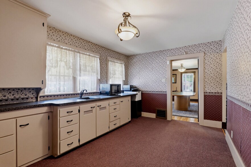 More Photos Of 517 Monroe St, Sheboygan Falls Office For Sale