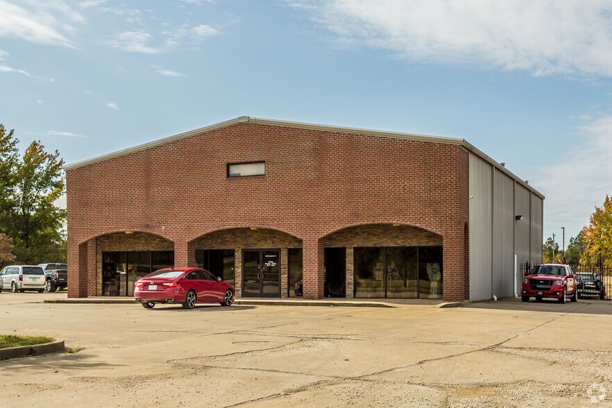 More Photos Of 8489 Industrial Dr, Olive Branch Warehouse For Lease