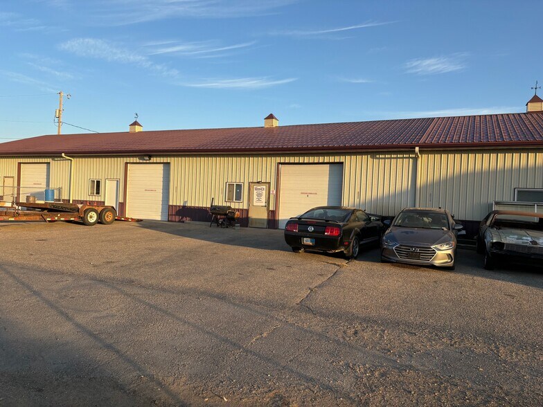 More Photos Of 717 27th St SE, Minot Flex For Lease