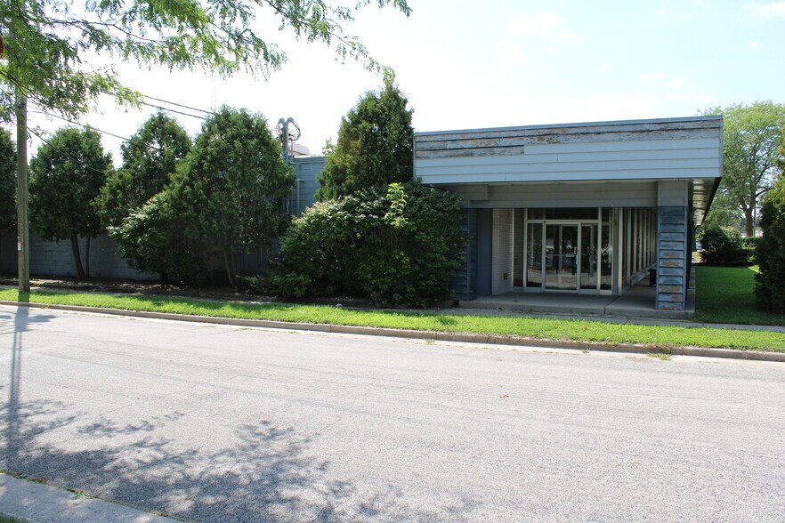 More Photos Of 254 Winnebago Dr, Fond Du Lac Office For Sale