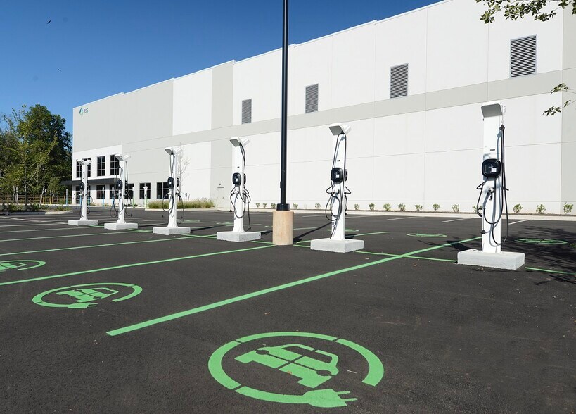 More Photos Of 395 Elizabeth Ave, Somerset Distribution For Lease