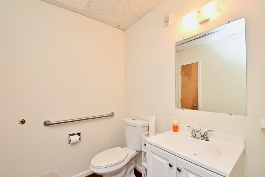 More Photos Of 10903 Indian Head Hwy, Fort Washington Office For Sale