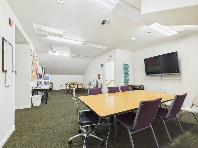 More Photos Of 118-120 NE 4th St, Mcminnville Office For Sale