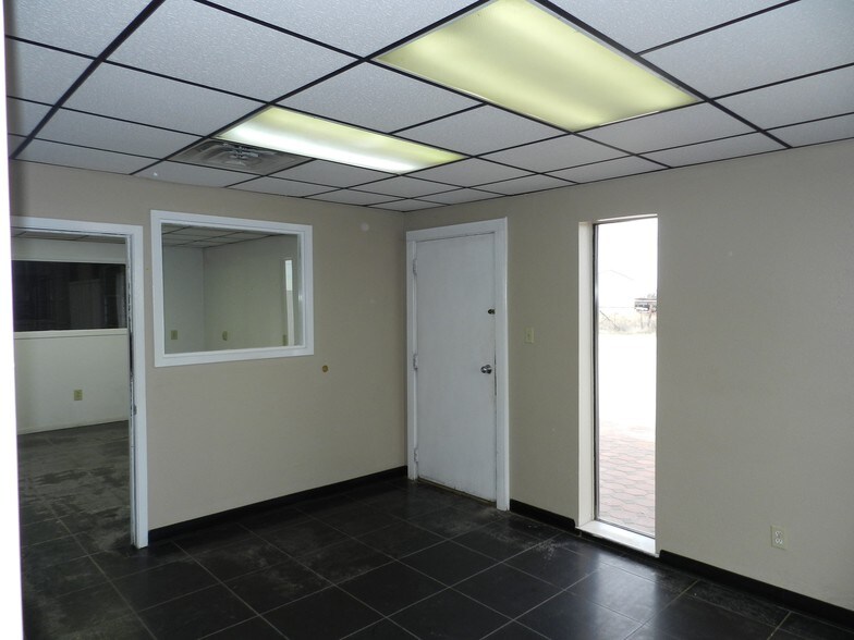 More Photos Of 707 S Wickham St, Alvord Truck Terminal For Lease