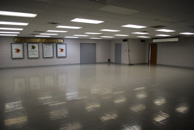 More Photos Of 3302 Kent St, Flint Distribution For Lease