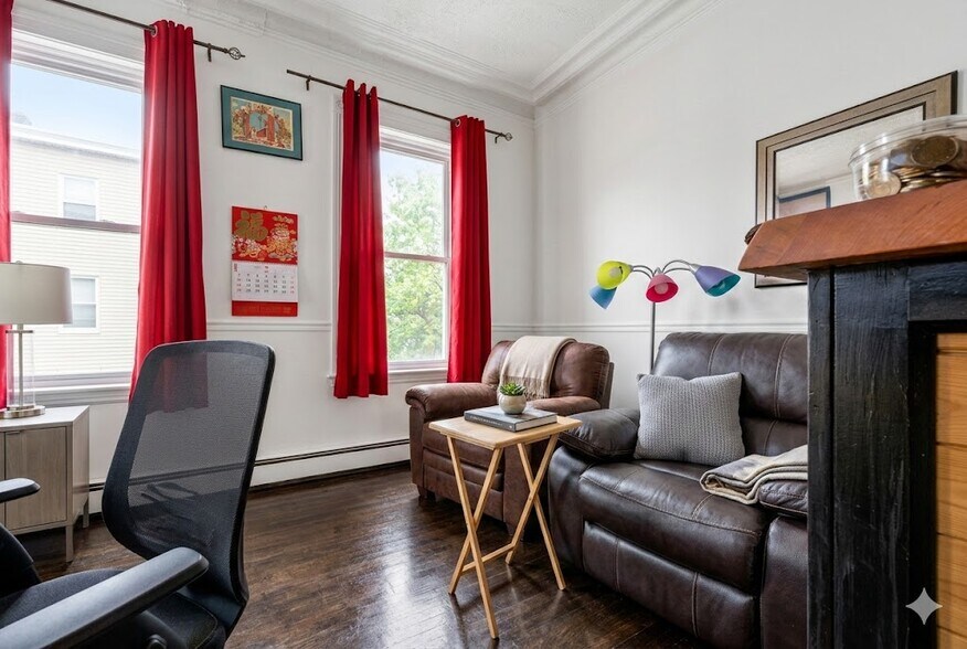 More Photos Of 320 King St E, Hamilton Storefront Retail Residential For Sale