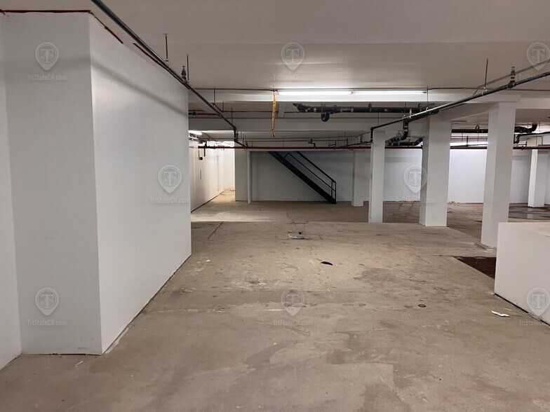 More Photos Of 601 Eighth Ave, New York Storefront For Lease