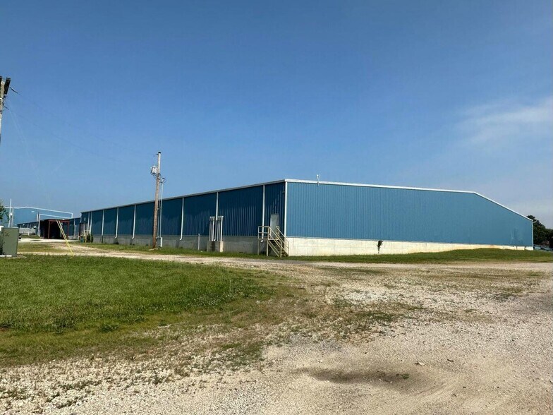More Photos Of 1301 Industrial Park Rd, Mountain Grove Warehouse For Lease