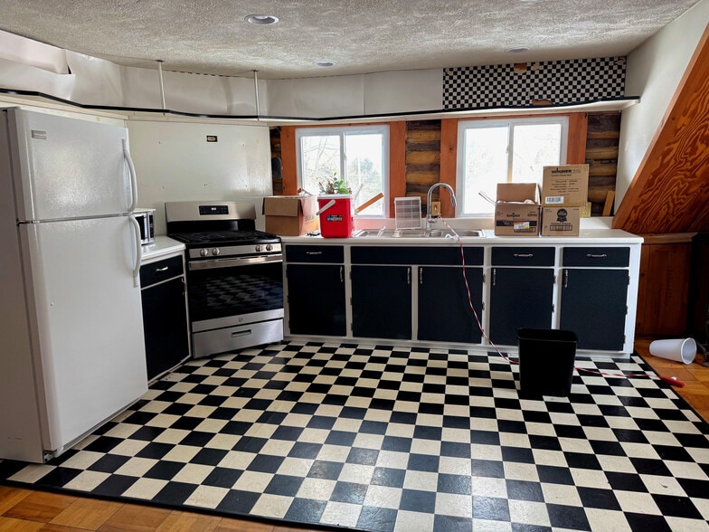 More Photos Of 4472 M-75, Walloon Lake Bar For Sale