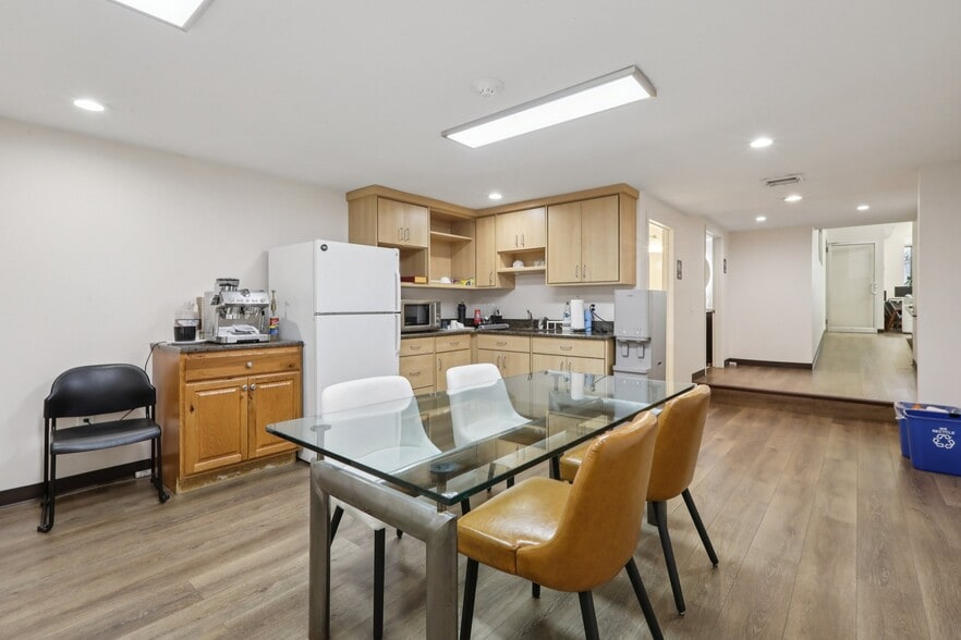 More Photos Of 7-9 Ridgefield, Ridgefield Park Flex For Lease