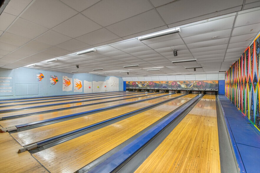 More Photos Of 1813 Main St, Cassville Bowling Alley For Sale
