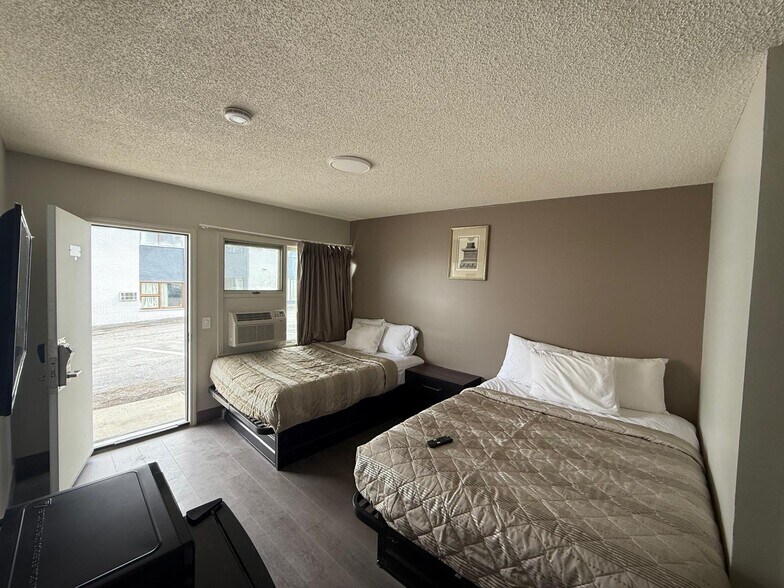 More Photos Of 947 Loudon Rd, Latham Hotel For Sale