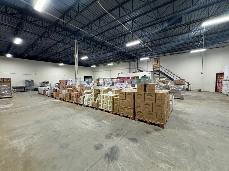 More Photos Of 168 Ayer Rd, Littleton Warehouse For Lease
