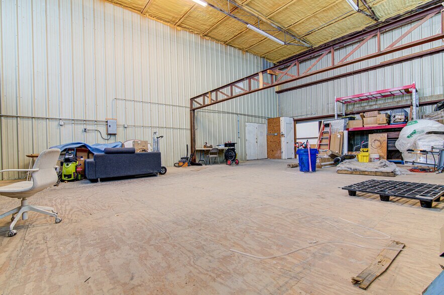 More Photos Of 5206 Beacon Dr, Austin Warehouse For Lease
