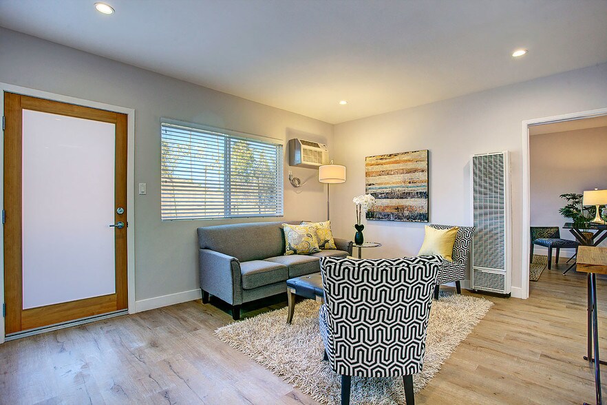 More Photos Of 634 Westminster Ave, Venice Apartments For Sale