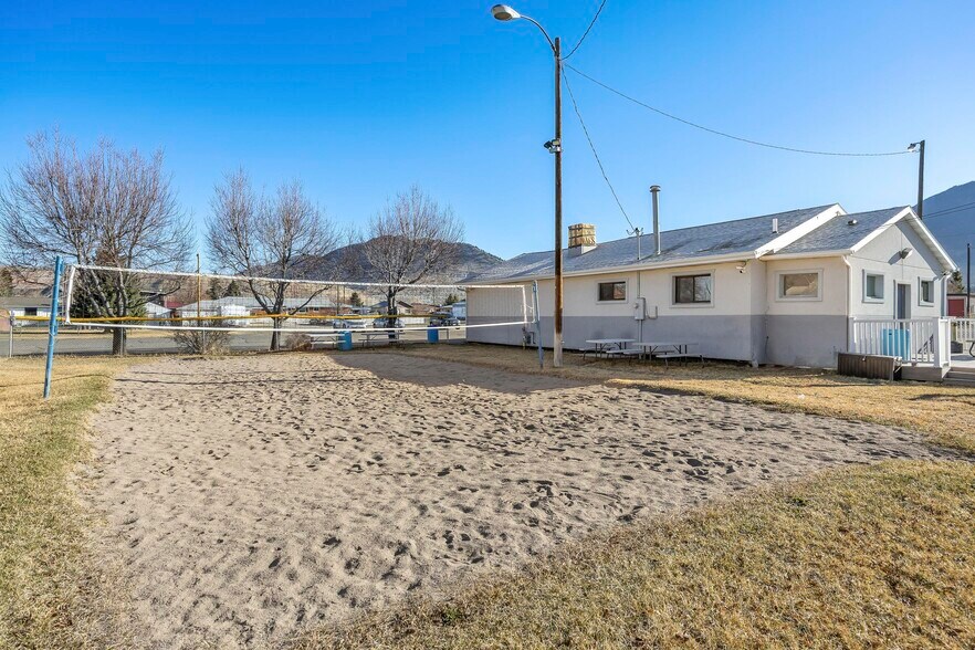 More Photos Of 2740 Elm St, Butte Bar For Sale