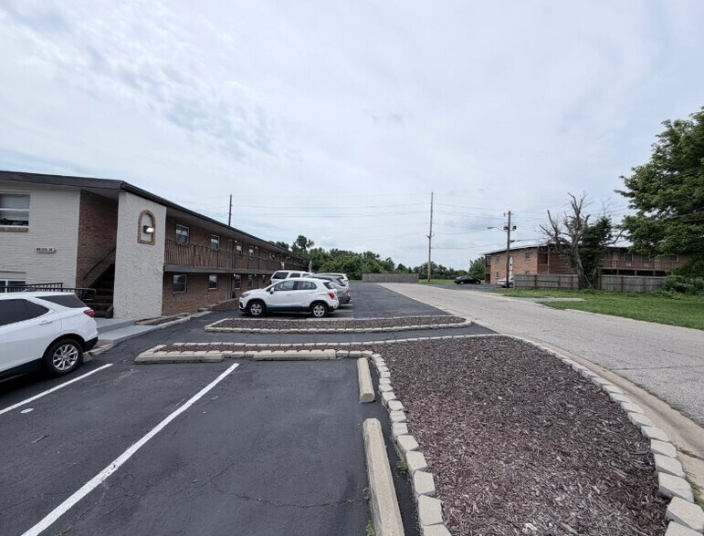 More Photos Of 9639-9640 Diamond Dr, Saint Louis Apartments For Sale