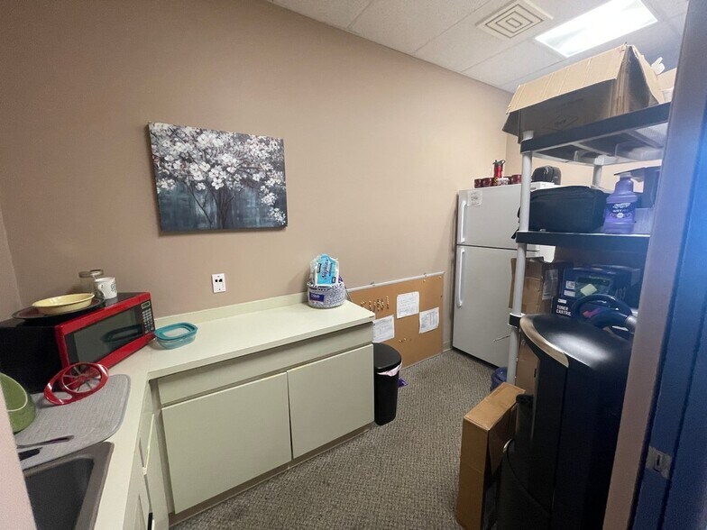 More Photos Of 650 Spring Hill Ring Rd, West Dundee Medical For Lease