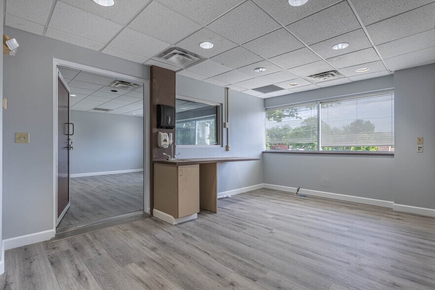 More Photos Of 7271 N Main St, Dayton Medical For Lease
