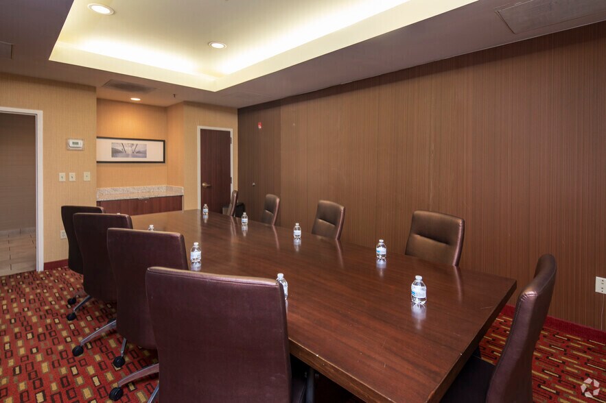 More Photos Of 4300 Colonnade Pky, Birmingham Hotel For Sale