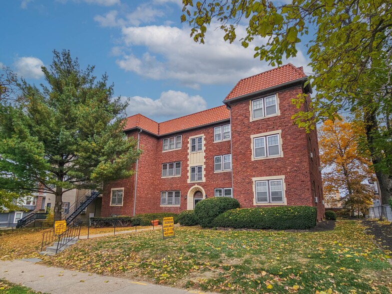 More Photos Of 211 S 37th St, Omaha Apartments For Sale
