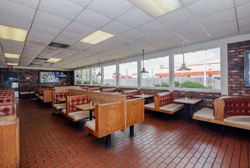 More Photos Of 4201 N Navarro St, Victoria Fast Food For Sale