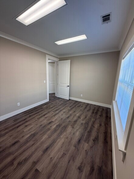 More Photos Of 2230 Towne Lake Pky, Woodstock Office For Lease